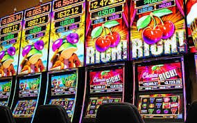 bolaklik88 live blackjack table with professional dealer